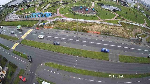 Пешеходный переход у скейтпарка на просп. Строителей